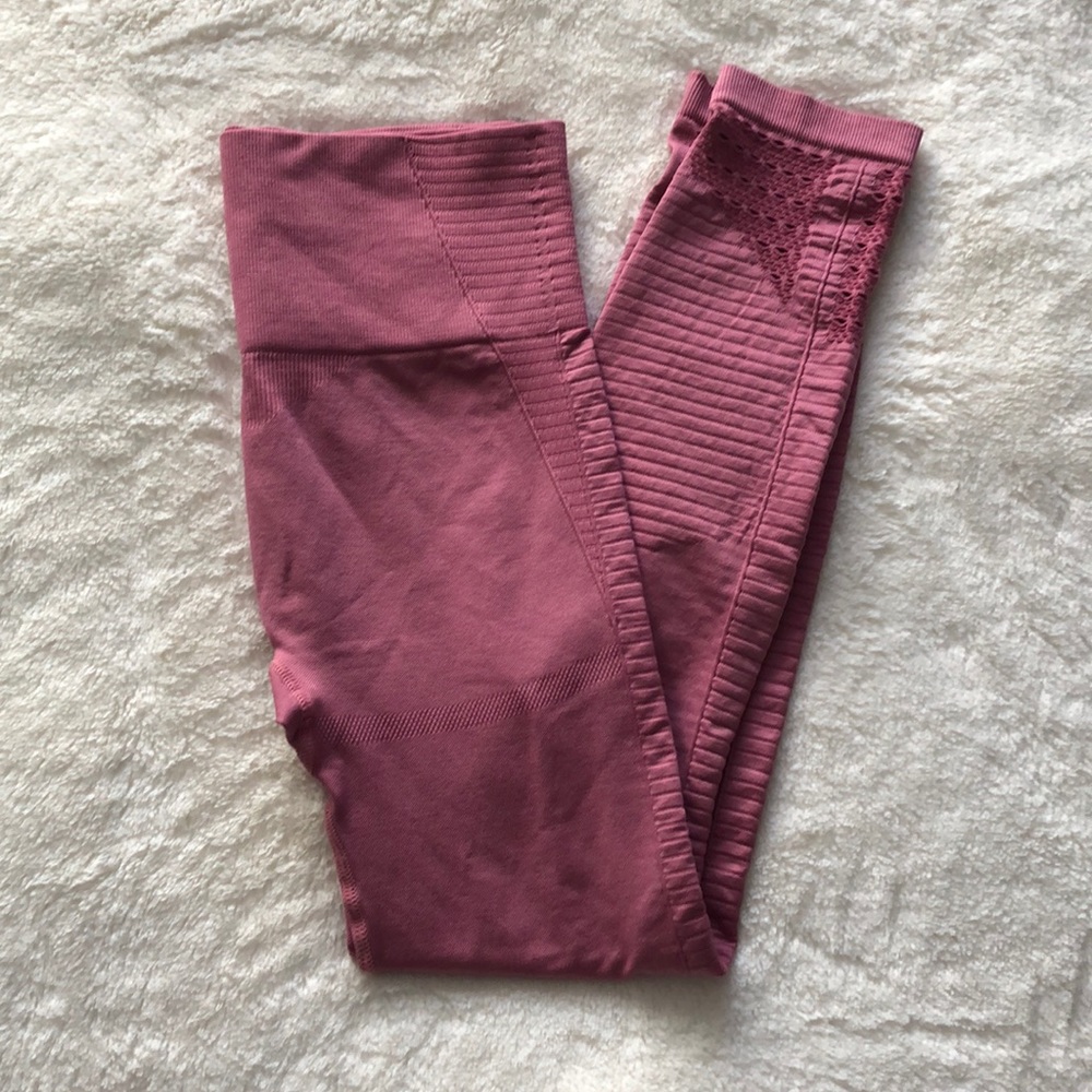 SOLD | Pink seamless leggings